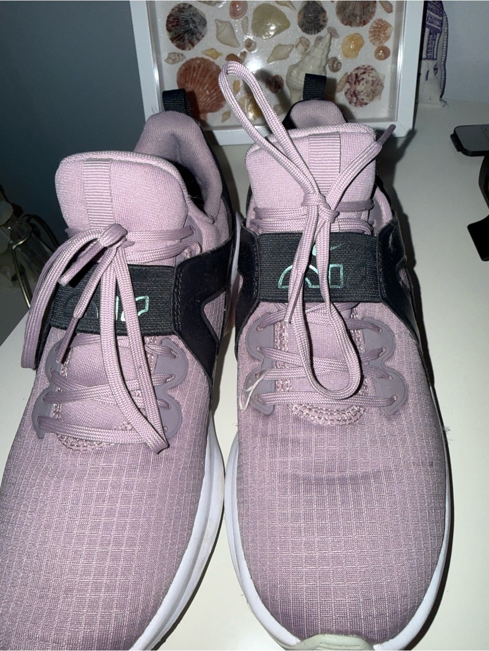 Nike Women’s Mauve/Pink Athletic Sneakers with Black Strap air max